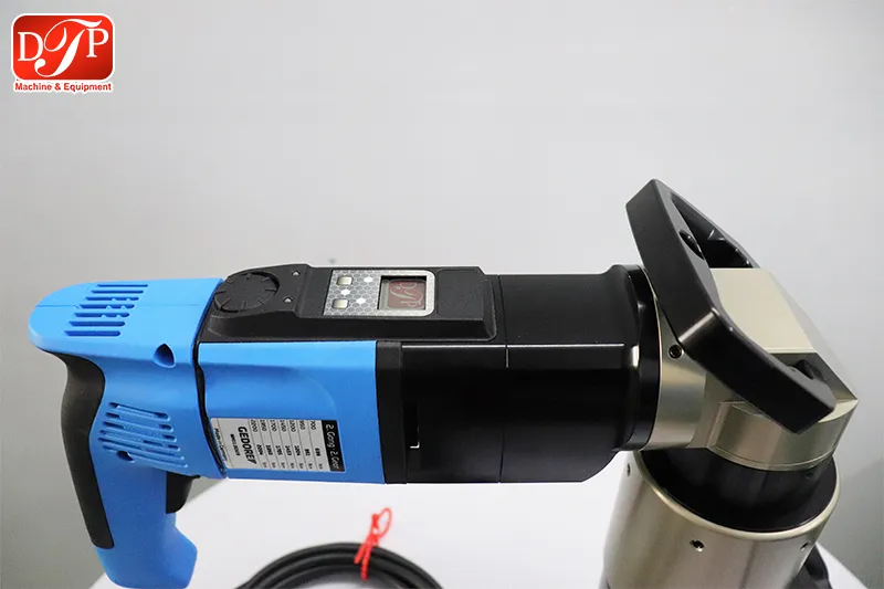 dtpvietnam-ban-giao-sung-siet-bulong-thep-hoa-phat-dung-quat-gedore-lew-60-13