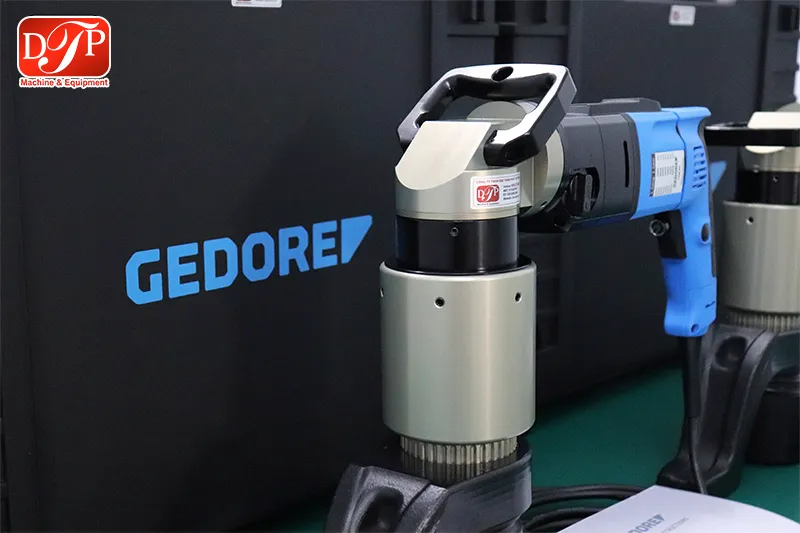 dtpvietnam-ban-giao-sung-siet-bulong-thep-hoa-phat-dung-quat-gedore-lew-60-10