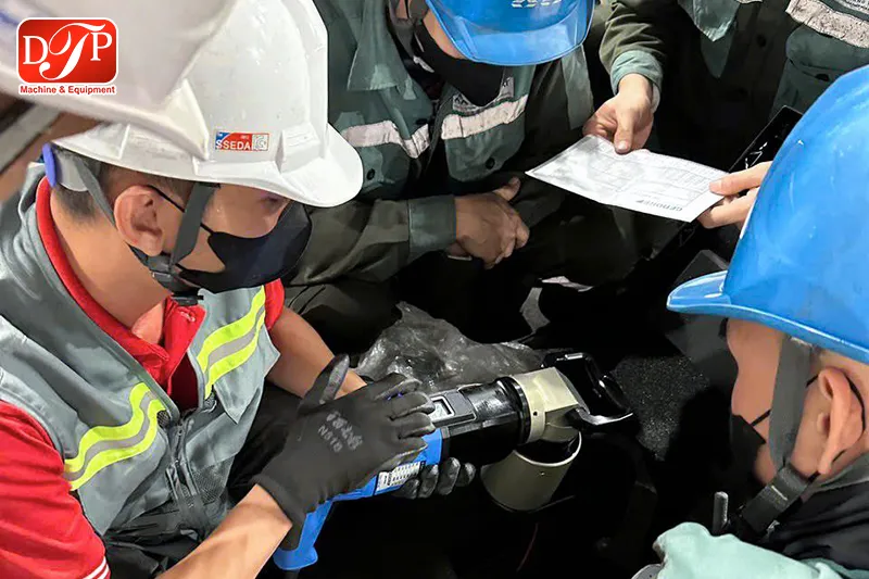 dtpvietnam-ban-giao-sung-siet-bulong-thep-hoa-phat-dung-quat-gedore-lew-60-3