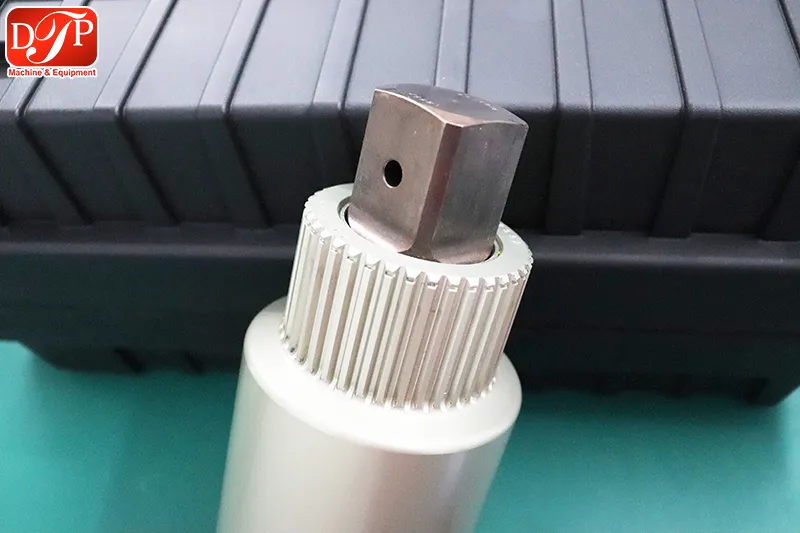 dtpvietnam-ban-giao-sung-siet-bulong-thep-hoa-phat-dung-quat-gedore-lew-60-8